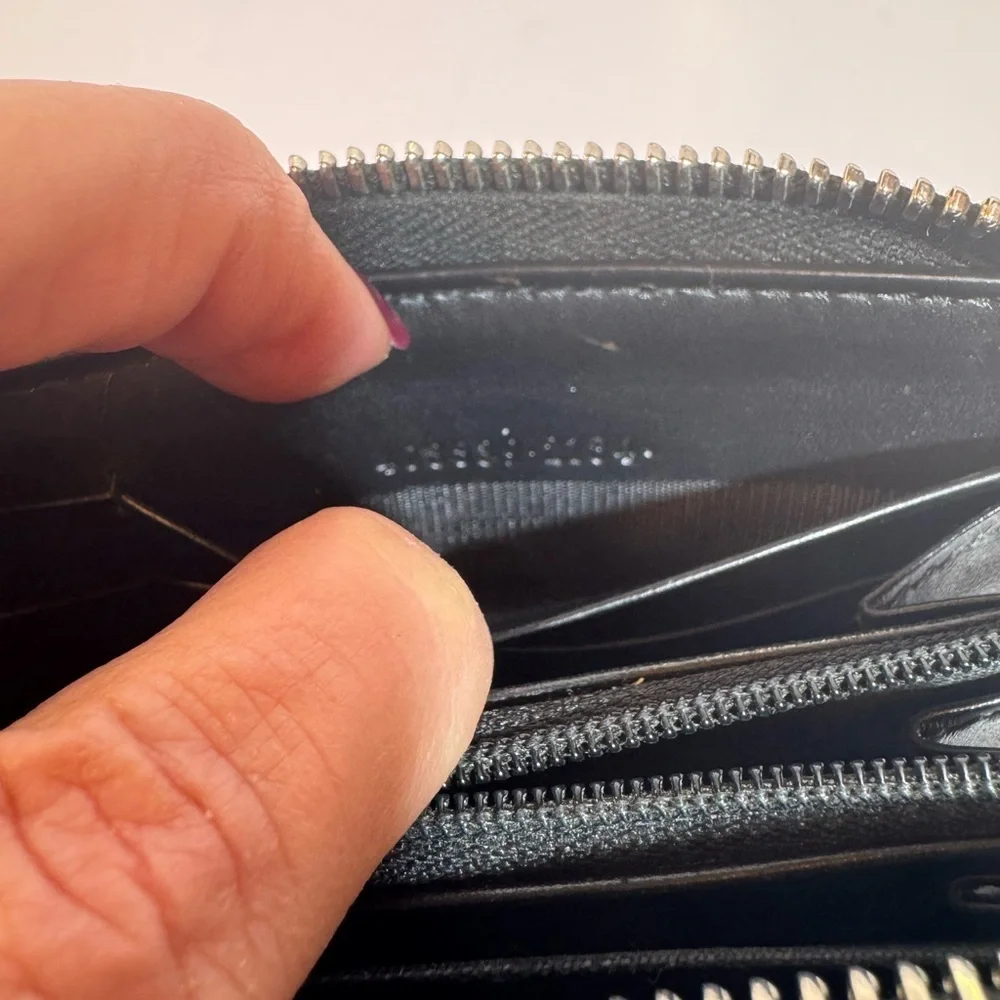 Gucci sleek black